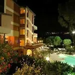 El Patio Hotel 3*