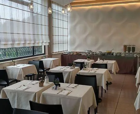 El Patio Hotel