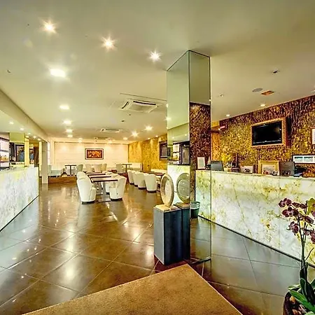 El Patio 3*