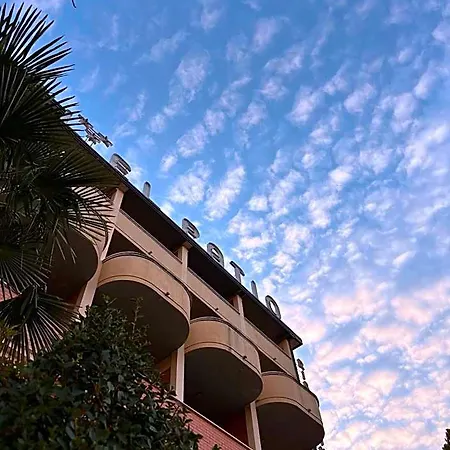 El Patio 3*