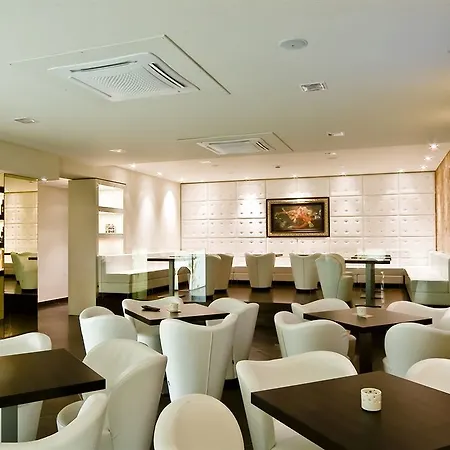 El Patio Hotel 3*