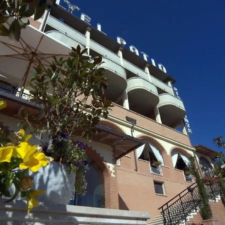 El Patio 3*